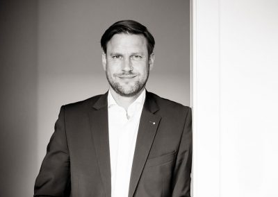 Dr. Gernot Lehner style